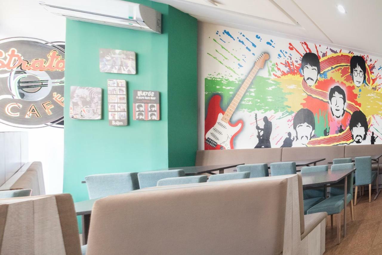 Oyo 196 Destiny Hotel マカティ エクステリア 写真